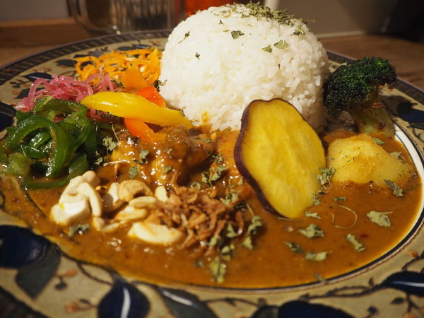 「スパイシーチキンカリィ」@Mikazuki Curry SAMURAI. 下北沢店の写真
