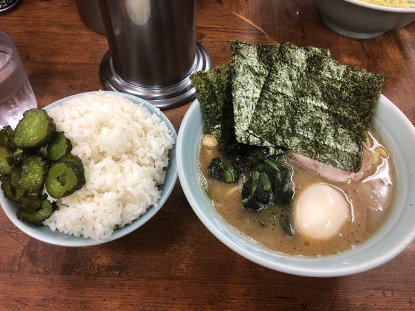 「半熟味玉ラーメン 750円 ライス大 無料」@横浜ラーメン 武蔵家 船橋店の写真