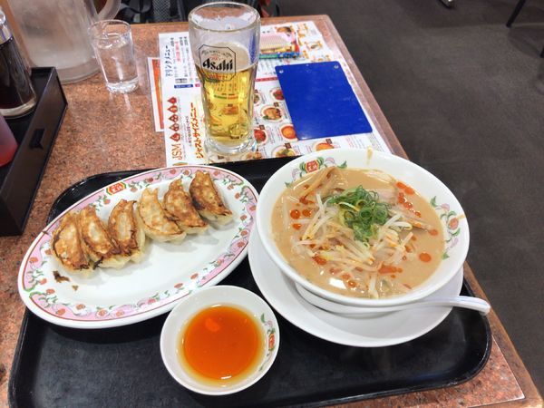 「王将ラーメン、餃子、生ビール」@餃子の王将 東大成店の写真