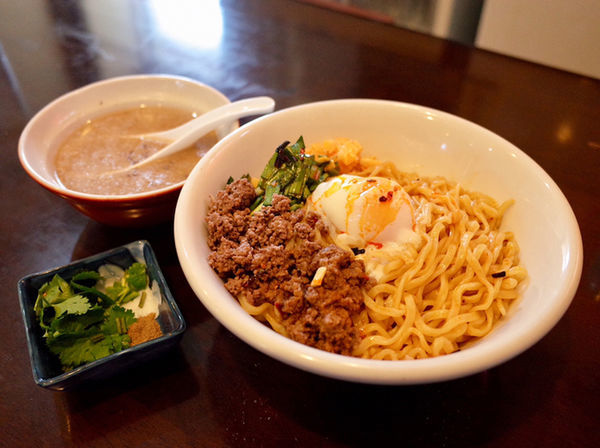 「羊の汁なし担々麺…700円」@羊麺めぇ〜でんの写真
