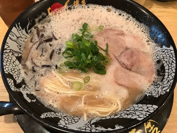「ラーメン＋替玉 750円+150円」@博多一幸舎 京都拉麺小路店の写真