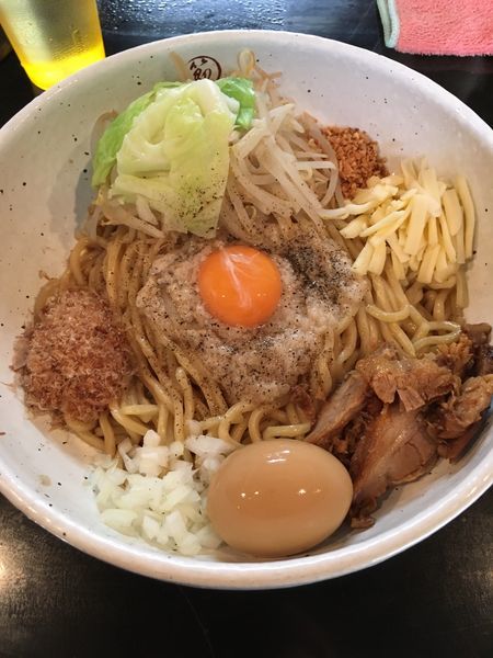 「まぜ豚そば+味玉（850円）」@まるぶし とんやの写真