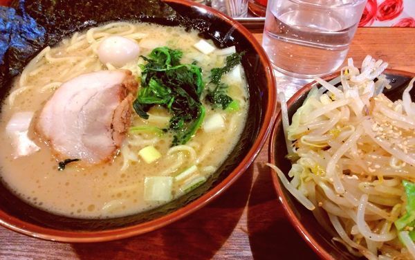 「ラーメン醤油並＋もやキャベ」@極味家 日ノ出町店の写真