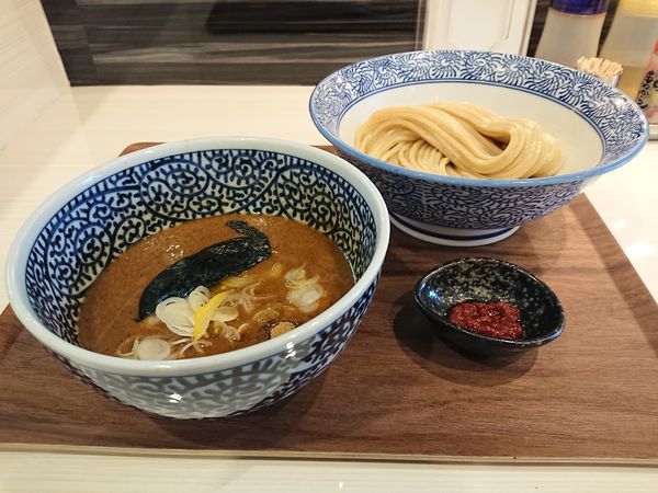 「濃厚魚介つけ麺＋エビの辛味」@豚骨一燈の写真