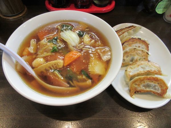 「五目うまにラーメン（広東麺）（９００円）＋餃子」@中華料理 一龍の写真