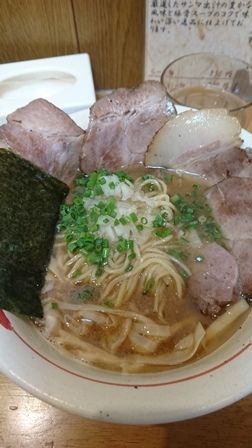 「焼豚らー麺」@麺や うしおの写真