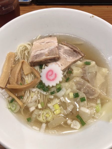 「【12月限定】ワンタン塩中華そば　950円」@らぁ麺屋 つなぎの写真