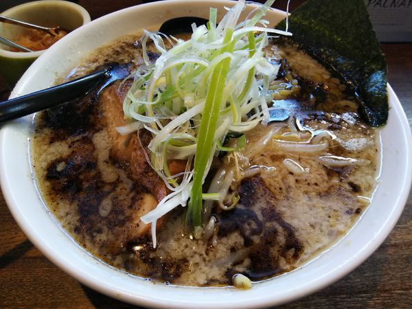 「とん黒　※太麺　（大盛り）」@信州麺屋 とんずら －カエン－の写真