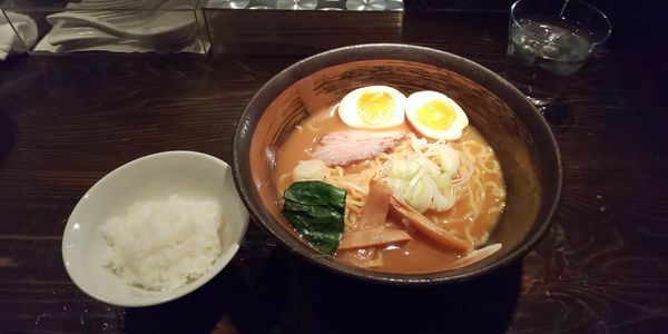 「ラーメン＋味玉、サービスライス」@天虎の写真