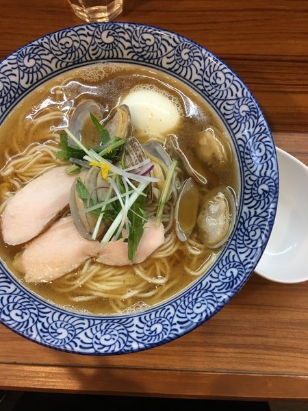 「貝出汁塩そば（鶏胸肉＋あさり）+味玉」@中華そば つの井の写真