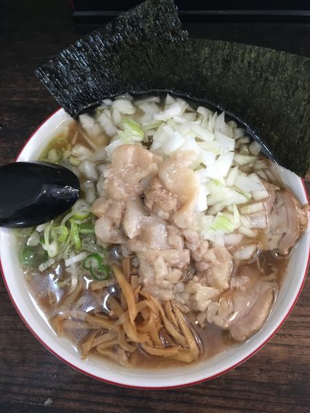 「ラーメン小 身入り+玉ねぎ」@手打ち中華そば 酒田 平間店の写真