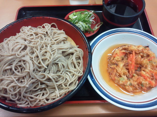 「２玉もり天ぷら付 500円」@名代 富士そば 道玄坂店の写真