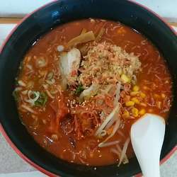海老だしキムチ納豆味噌ラーメン