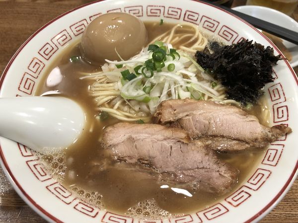 「煮干しそば＋味玉＋ビール」@煮干中華そば専門 煮干丸の写真