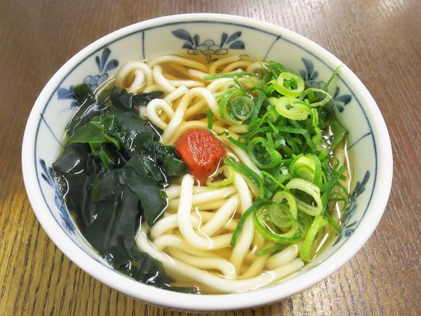 「梅干うどん￥390」@味善 防府店の写真