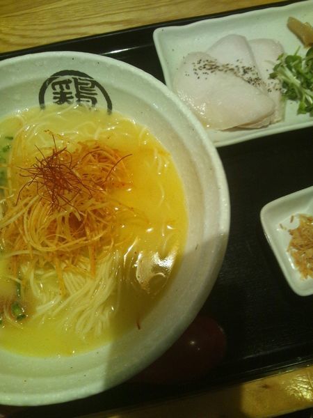 「辛ネギ鶏白湯らーめん（味玉付き）」@らーめん 一宮鶏白湯 鶏神の写真