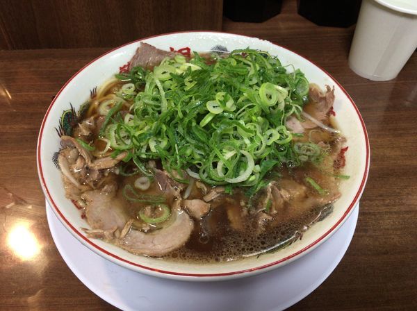 「ラーメン780円＋九条ネギ増し50円」@本家 第一旭 新宿店の写真