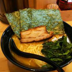 豚骨醤油ラーメン