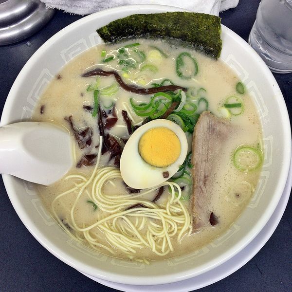 「ラーメン＋替玉￥５００」@博多天神 御茶ノ水駅前店の写真