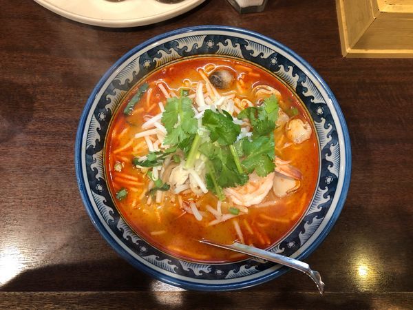 「トムヤムラーメン(海老、中華麺)」@ティーヌン 西早稲田本店の写真