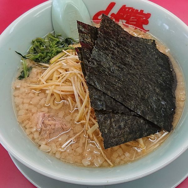 「醤油ネギラーメン740　脂多め」@ラーメン山岡家 伊勢崎宮子店の写真