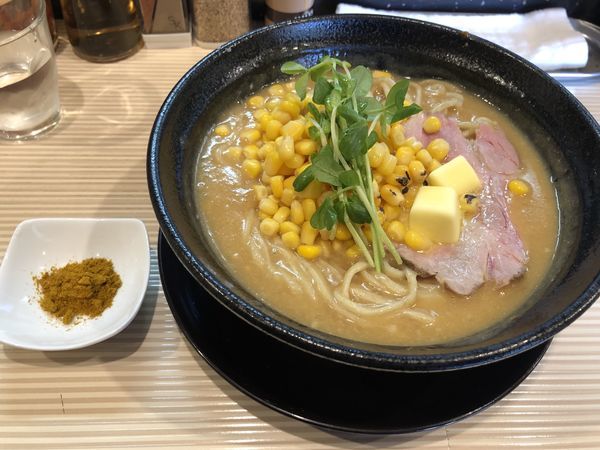 「【限定】味噌バタもろコーンらーめん＋（カレー粉）＠800円」@ラーメン ポール亭の写真