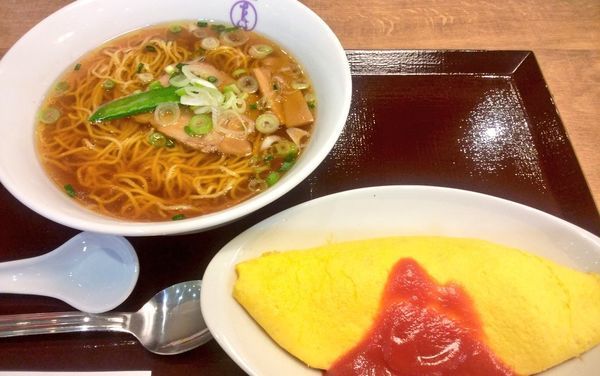 「たいめいけんセットＡ・ハーフオムライス」@洋食や 三代目 たいめいけん ラゾーナ川崎プラザ店の写真