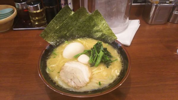 「醤油らーめん700円+味玉」@横浜家系ラーメン本郷家の写真