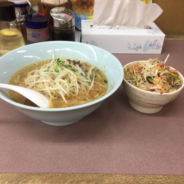 「塩ラーメンともつ煮」@くるまやラーメン おゆみ店の写真