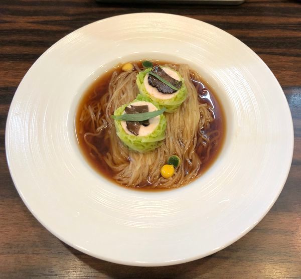 「12・1月限定 ロールキャベツをオマールコンソメで ￥900」@稲荷屋の写真