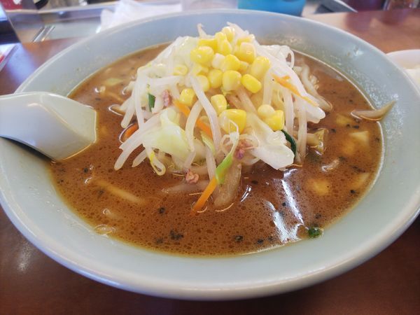 「（平日限定)野菜ラーメン＆半ぎょうざ880円」@札幌ラーメン 満北亭 瑞穂店の写真