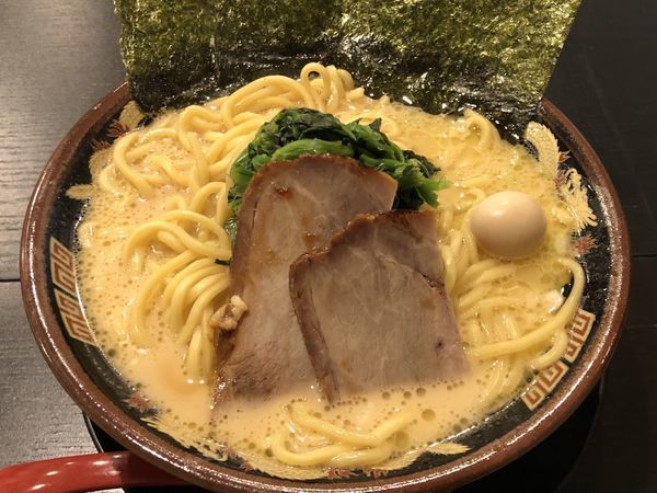 「濃厚とんこつラーメン」@横濱家系ラーメン 神山 松屋町店の写真