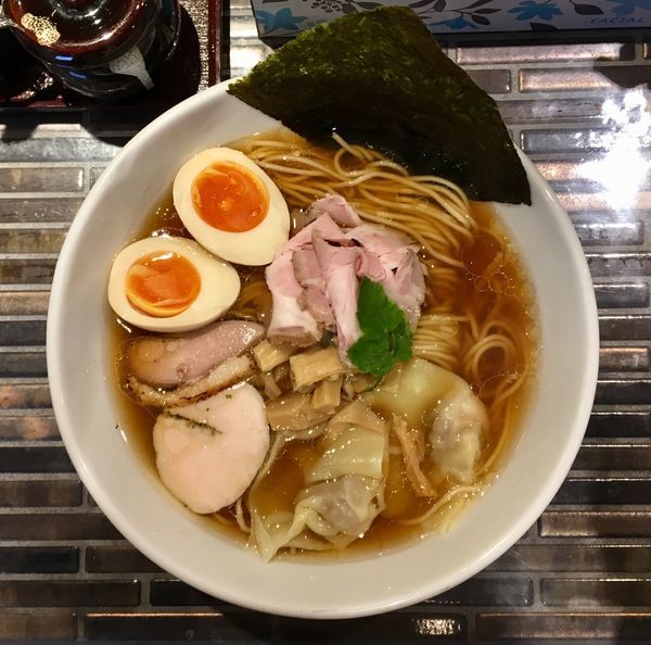 「特製中華そば」@noodles kitchen GUNNERS 新丸子店の写真