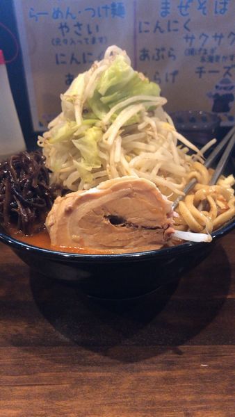 「らーめん小750円＋辛くする100円」@ガチ盛りラーメン アオイローの写真