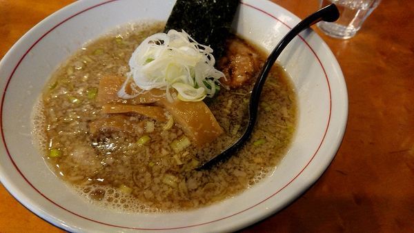 「背油にぼしラーメン」@麺屋 はちどりの写真