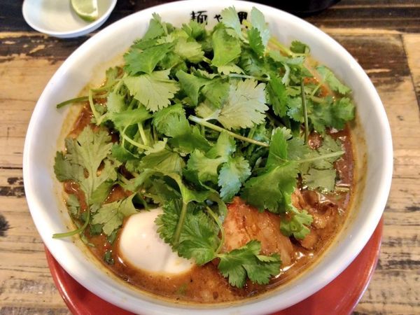 「期間限定 辛味噌パクチー」@麺や偶 もとなり 銘苅店の写真