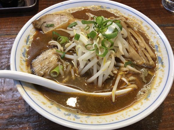 「辛い煮干しそば　800円」@初代青樹の写真