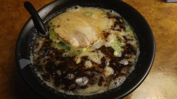 「とんこつ黒ラーメン 600円」@あおやまの写真