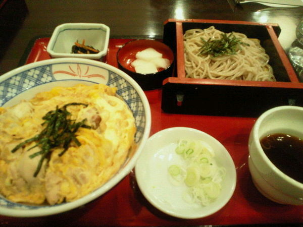 「親子丼とミニ蕎麦セット 800円」@そば処 丸松の写真