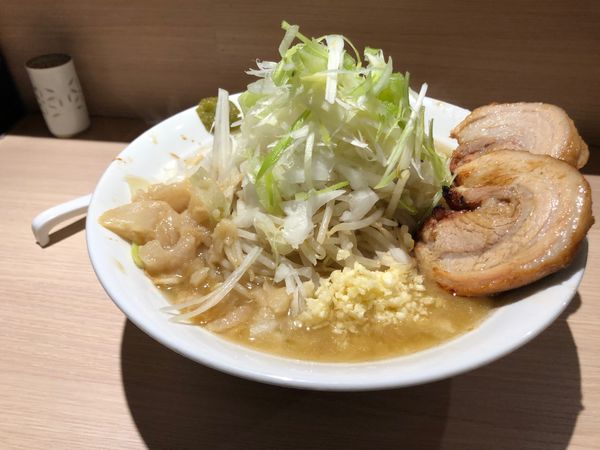 「限定塩800円＋ネギ50円＋タマネギ50円（ヤサイニンニクアブラ」@麺屋 味方の写真
