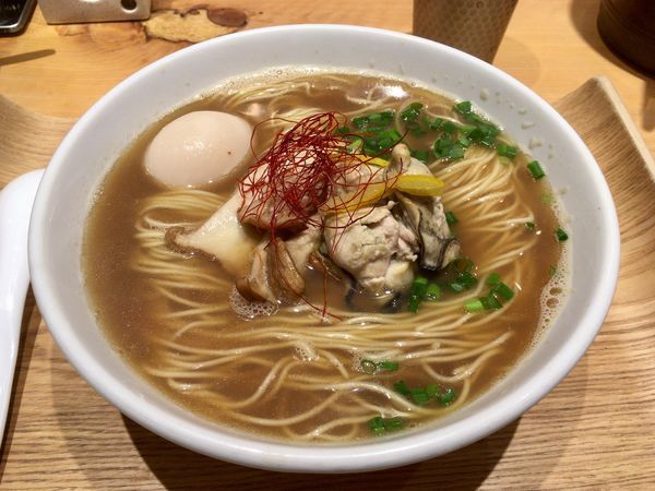 「［季節限定］牡蠣そば 大盛 ＋ 味玉」@銀座 風見の写真