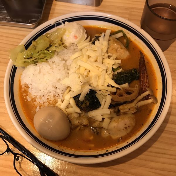 「牡蠣野菜カレー（大辛） チーズ・味玉のせ」@カレーライス専門店 ブラザーの写真