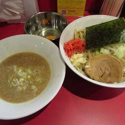 つけめん豚一枚（８５０円）＋大盛１００円＋生卵５０円