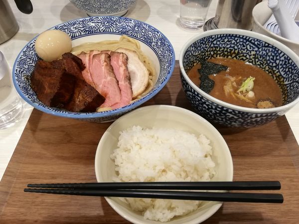 「チャーシュー濃厚魚介つけめん&チャーシュー  ライス」@豚骨一燈の写真