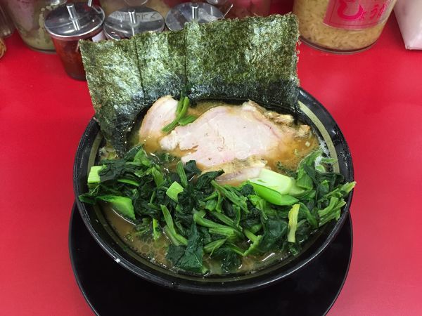 「チャーシューメン3枚(麺固め油多め)＋青菜」@家系ラーメン 王道 いしいの写真