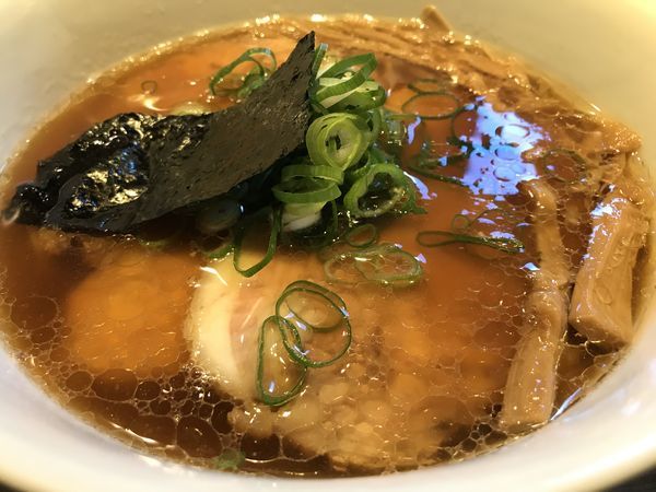 「醤油梅山豚特上チャーシュー麺 大盛り 1,550円」@支那そばや 本店の写真