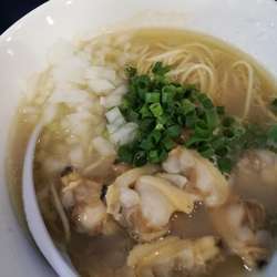 貝出汁中華そば＋玉ねぎトッピング　７５０円