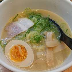 鶏白湯ラーメン