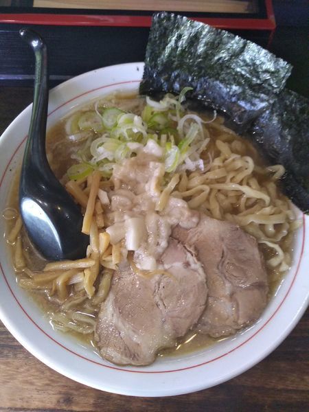 「ラーメン(300g) 700円 (身入り少なめ)」@手打ち中華そば 酒田 平間店の写真