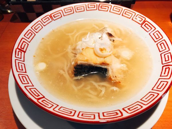 「クエ潮ラーメンハーフ」@食堂酒場 Graciaの写真
